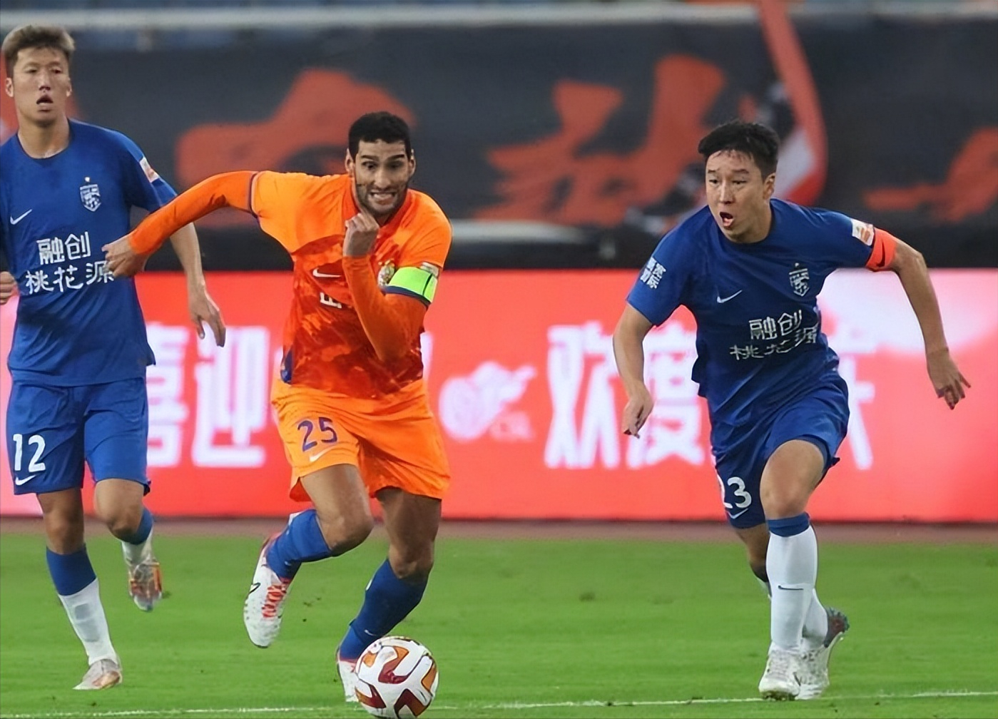 阿贾克斯训练开放日，冲刺阶段状态回暖引欢呼，亚冠在即，临场指挥获称赞的简单介绍欧博官网